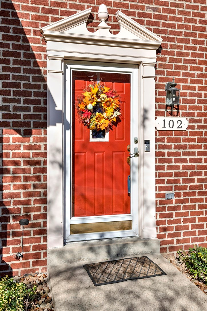 102 Unity Sq — photo 3
