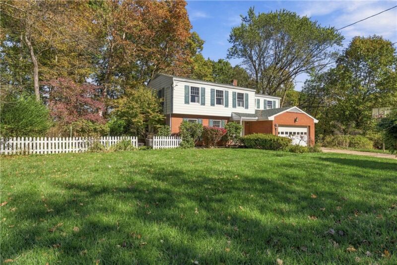 4360 Winchester Drive — photo 2