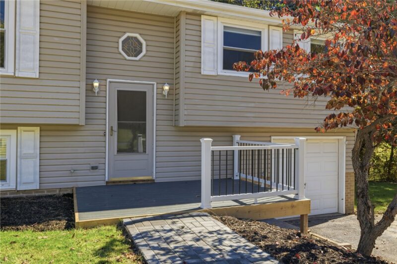 220 Glenmore Dr — photo 2