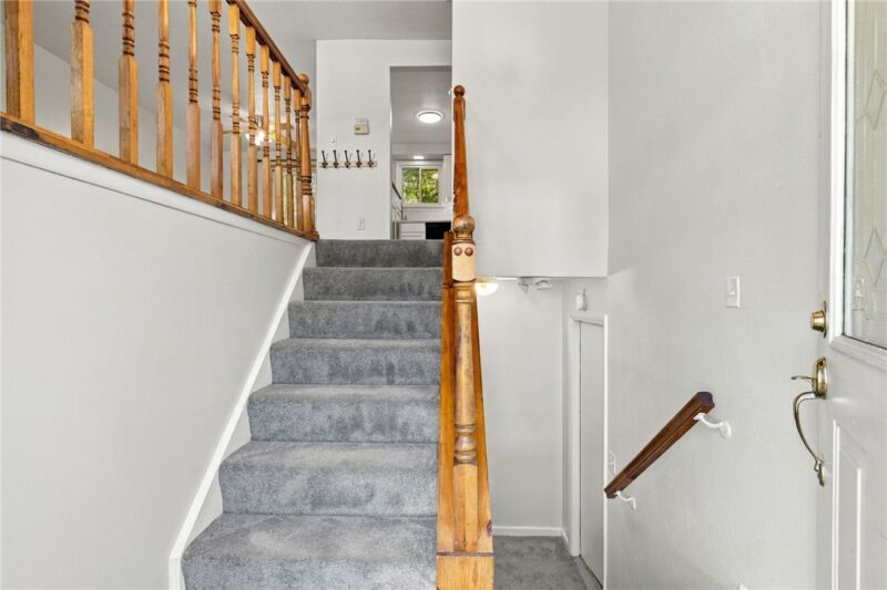 220 Glenmore Dr — photo 3