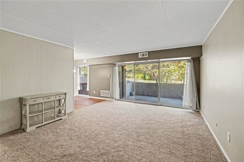 2301 Charlemagne Cir — photo 3