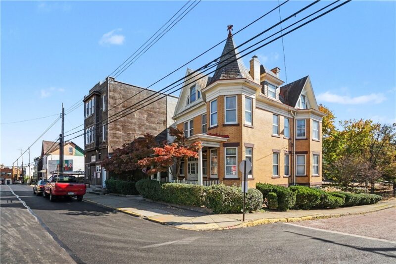 1037 Chartiers Ave — photo 2
