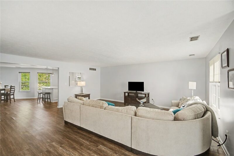 540 Lakewood Dr — photo 5