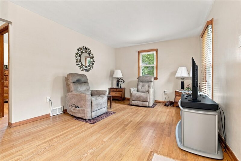 327 Mcintosh Dr — photo 5