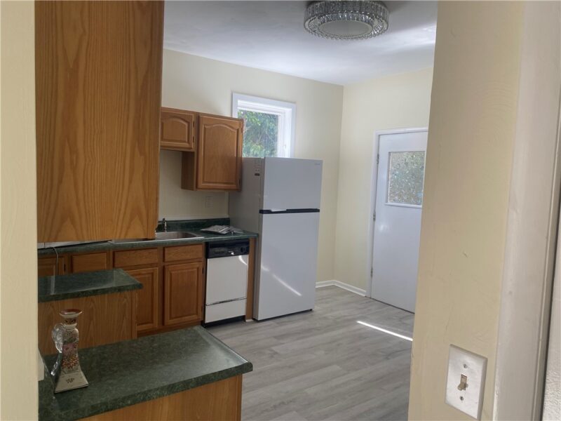 305 Hill St — photo 2