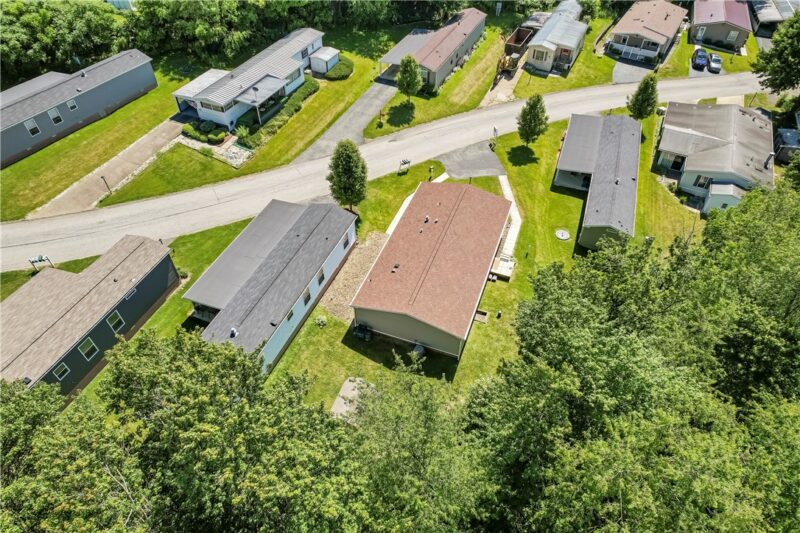 111 Pembrooke Dr — photo 3