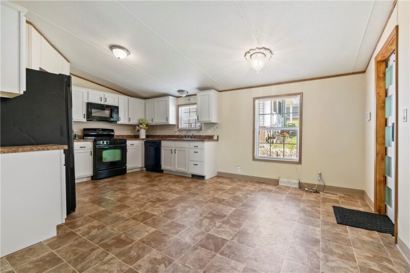 111 Pembrooke Dr — photo 5
