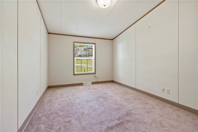 111 Pembrooke Dr — photo 8