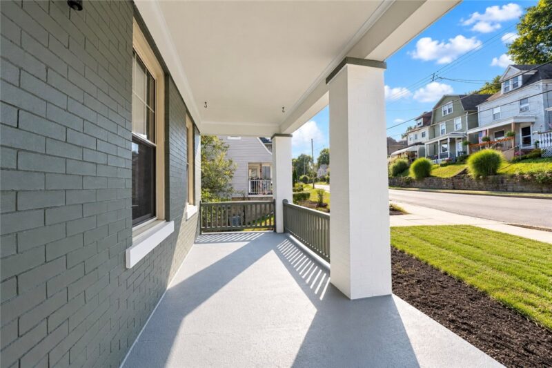 641 Center Ave — photo 3