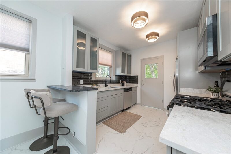 641 Center Ave — photo 8