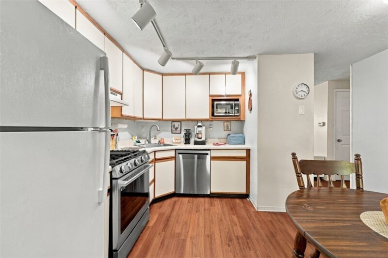 702 Countryside Dr — photo 8