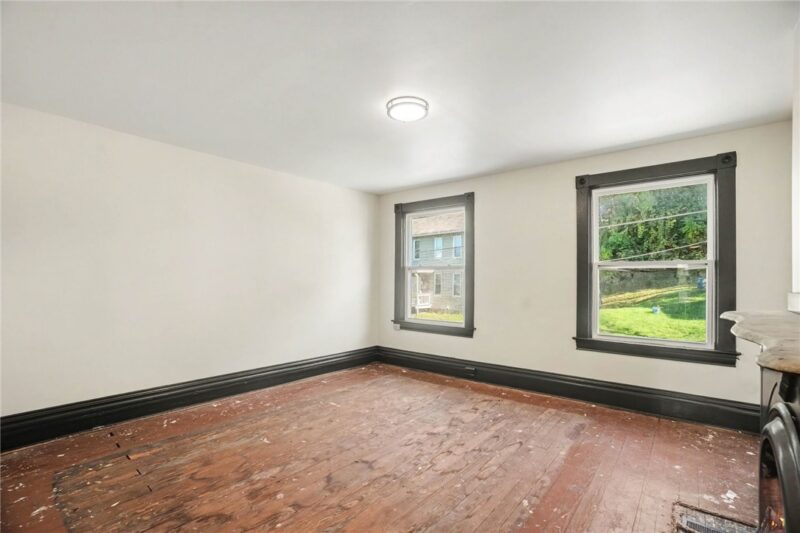 139 Oak Ave — photo 8