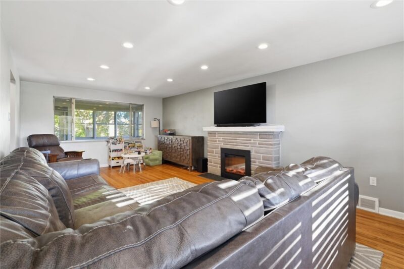 130 S Grandview Ave — photo 4