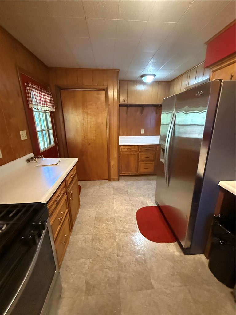 304 Kurt St — photo 8
