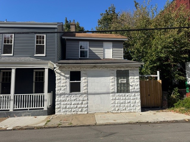 527 Lenora Street — photo 1
