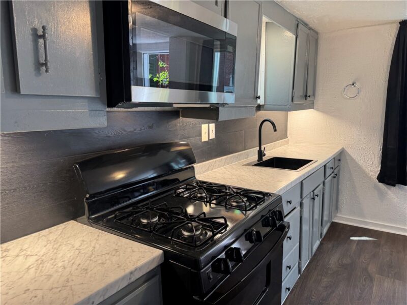 527 Lenora Street — photo 3