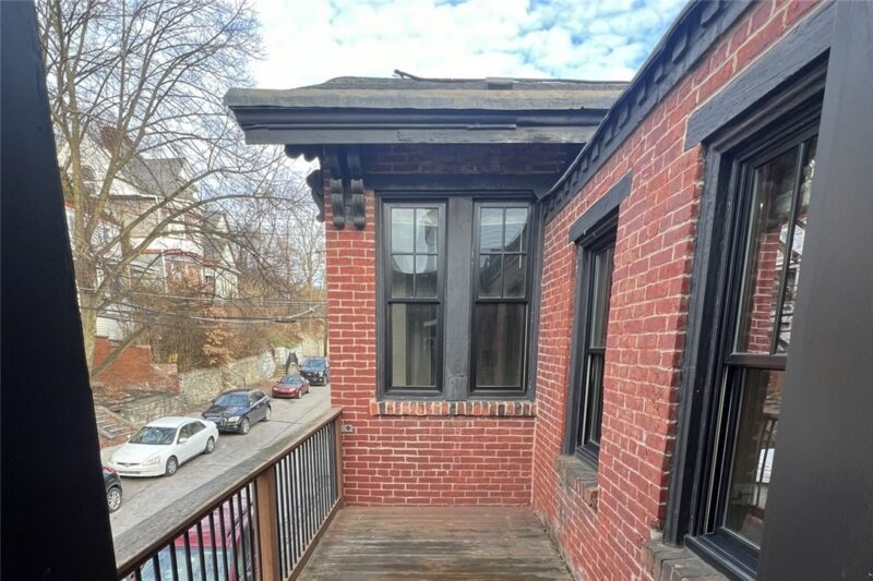 1215 Linden Pl — photo 5