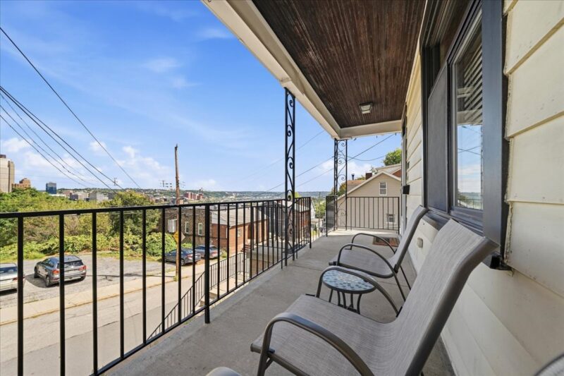 156 E Sycamore Street — photo 3