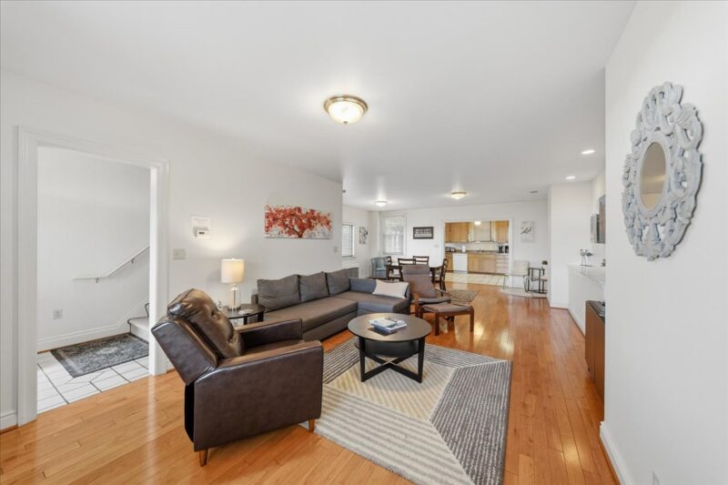 156 E Sycamore Street — photo 5