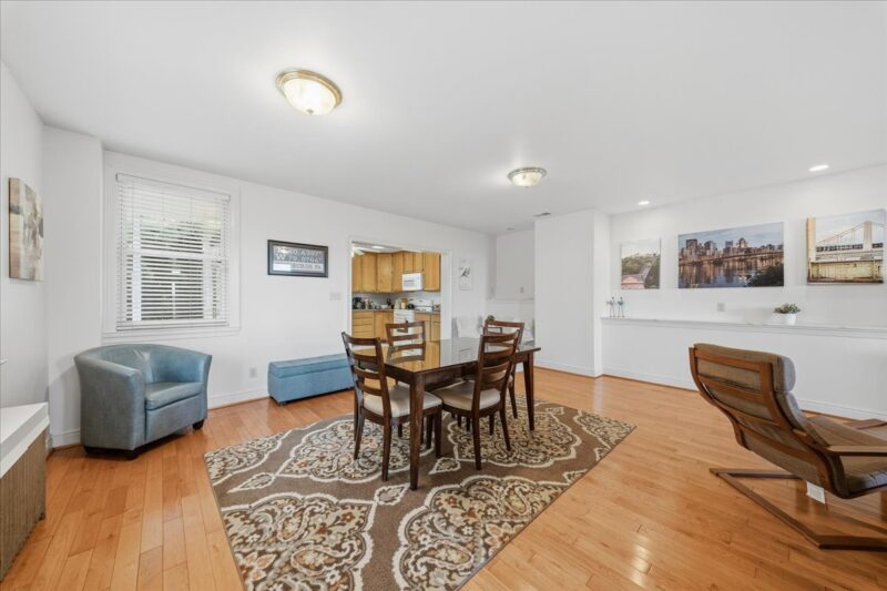 156 E Sycamore Street — photo 7
