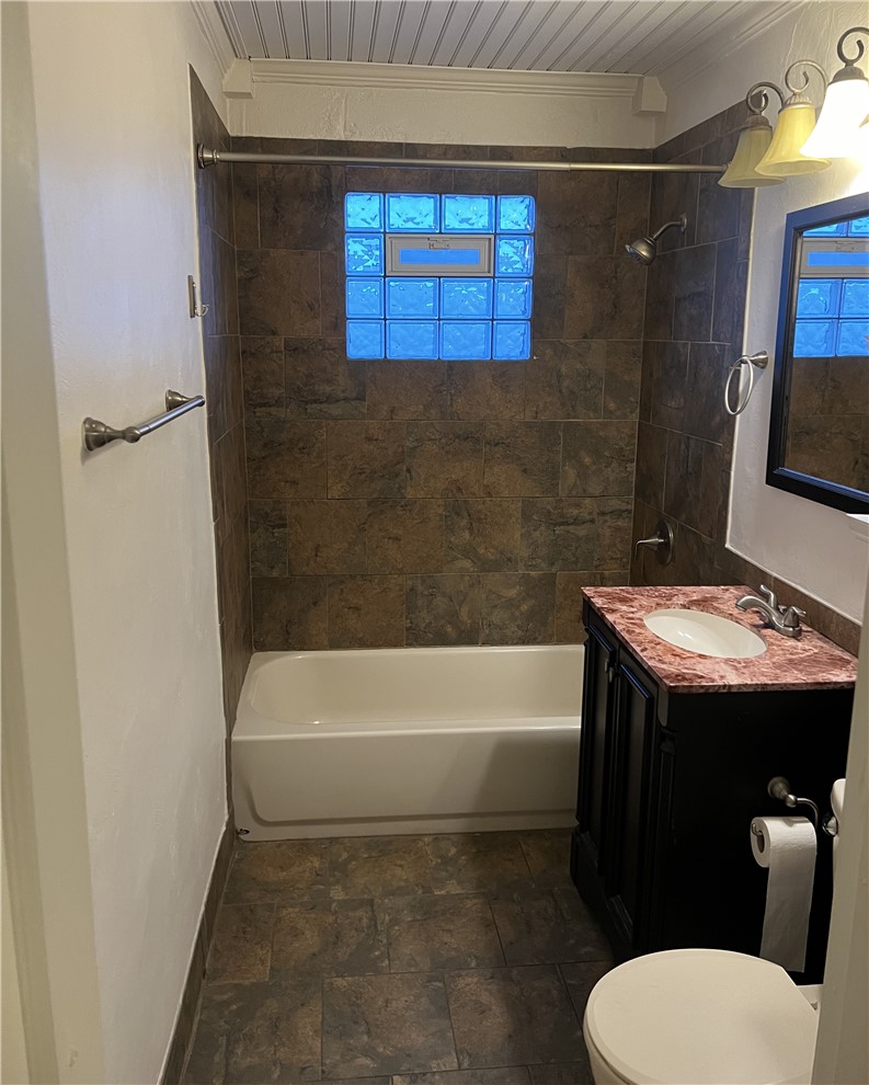 1215 Linden Pl — photo 3