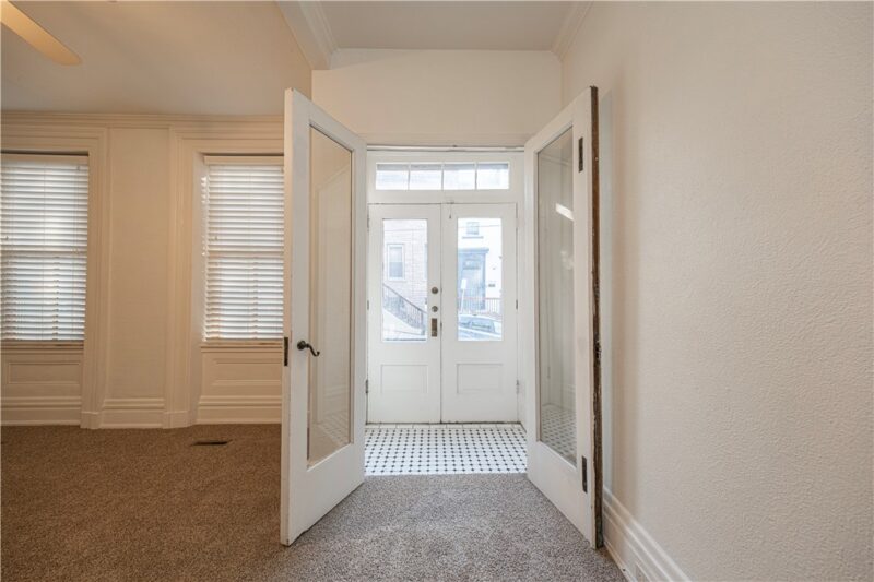 1215 Linden Pl — photo 4