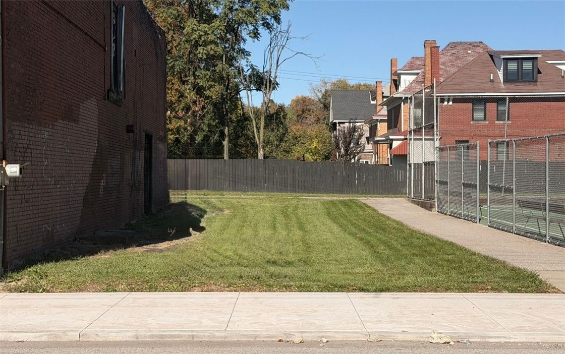 553 Larimer Ave — photo 1