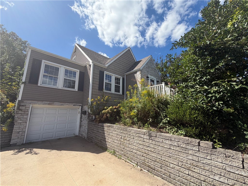 1910 Fawcett Ave — photo 1