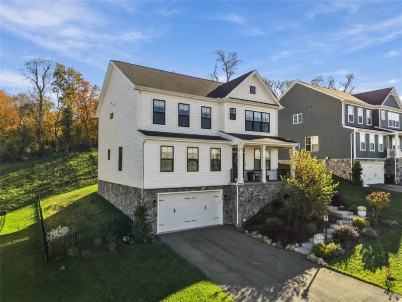 1045 Stonegate Dr — photo 2