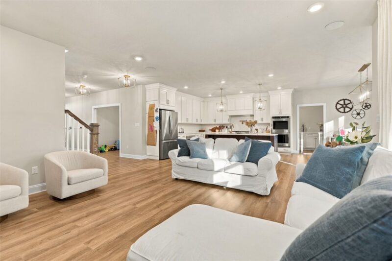 1045 Stonegate Dr — photo 8