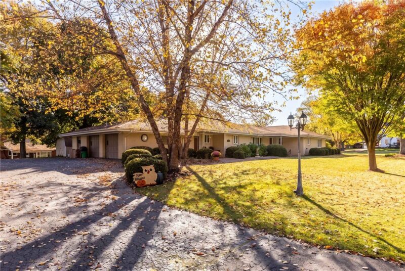 111 Hillcrest Ave — photo 2