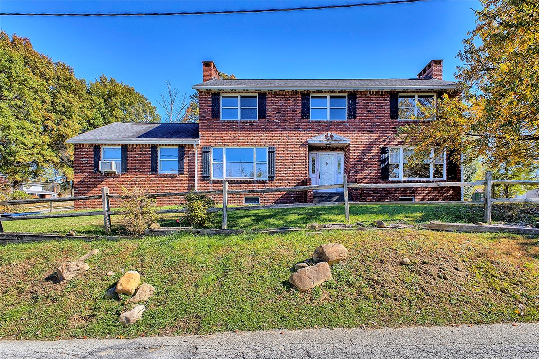 702 Center St — photo 1