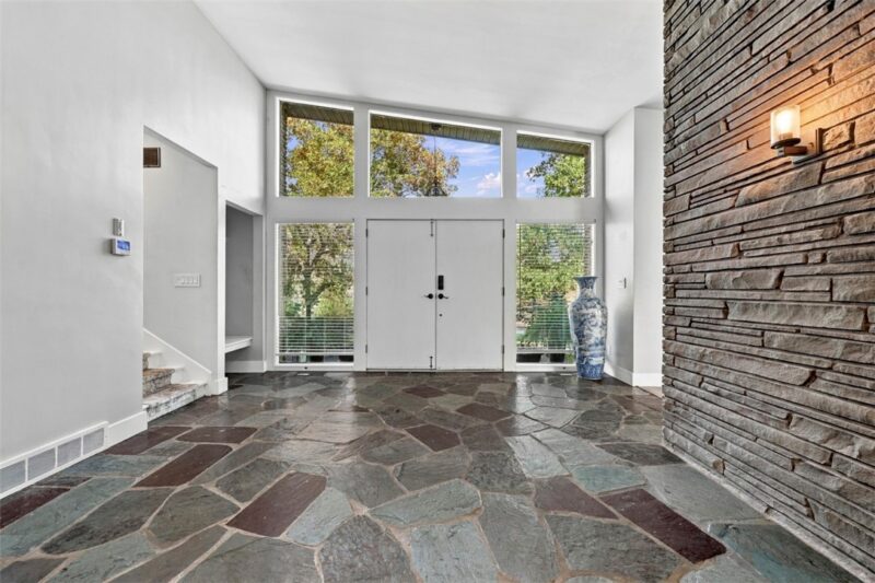 202 Horseshoe Dr — photo 3