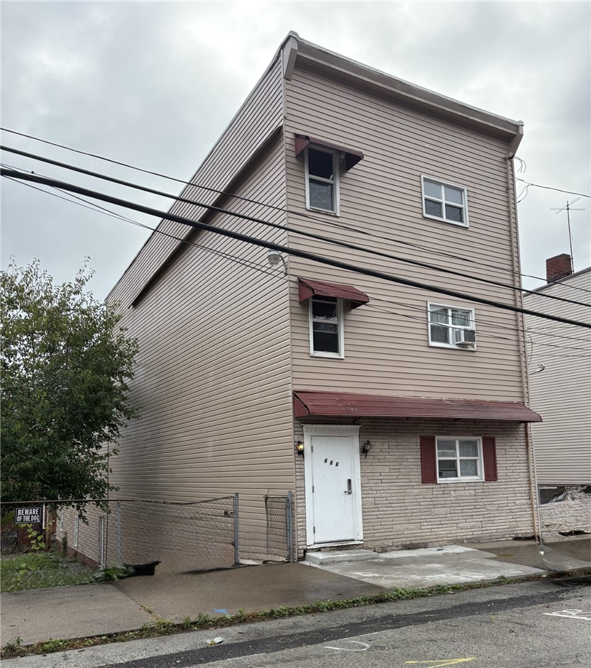 666 Thompson Ave — photo 1