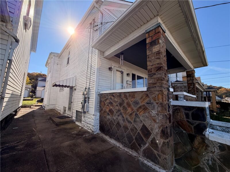 213 Franklin Ave — photo 2