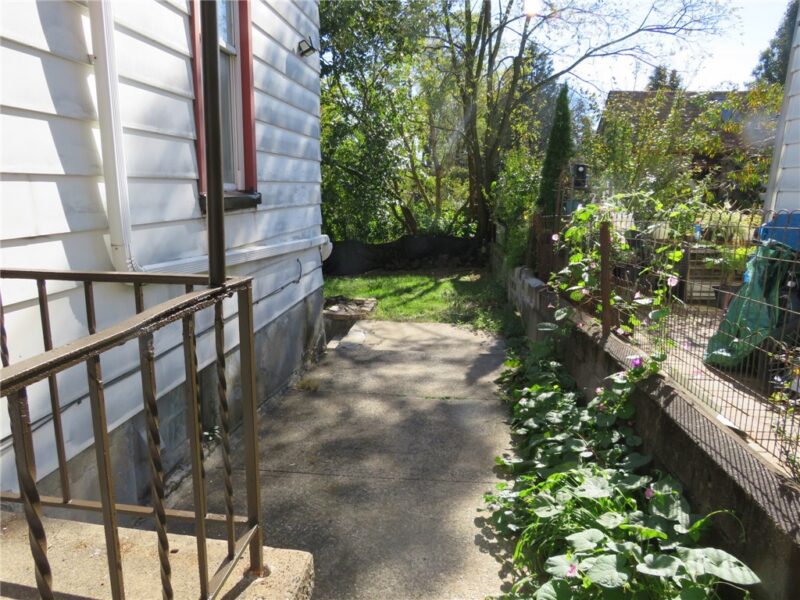 118 Schuchert St — photo 4