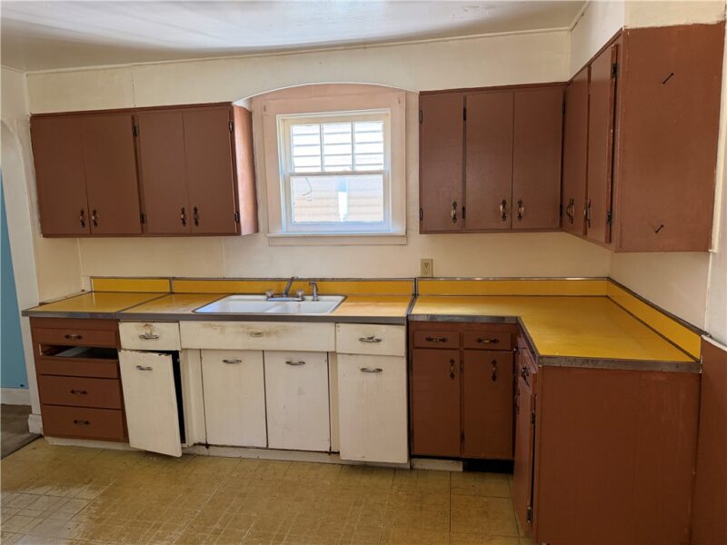 131 Sherman Ave — photo 8