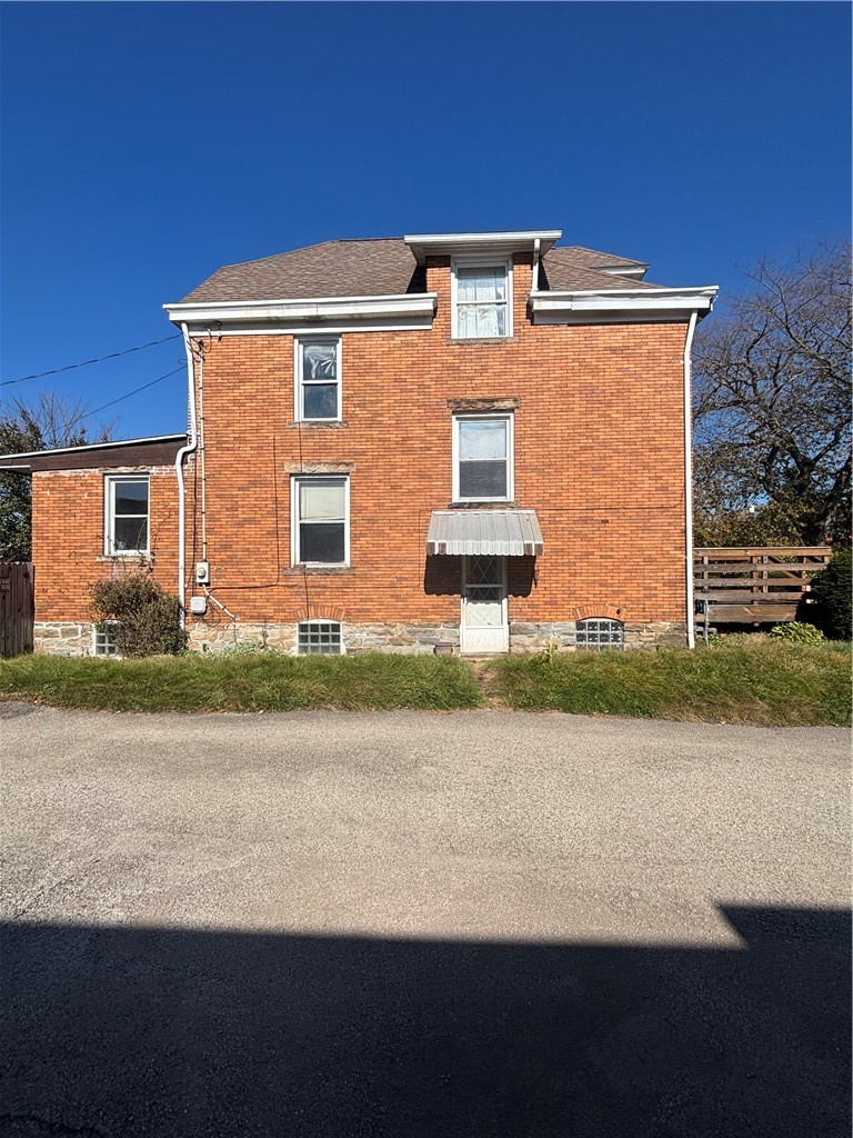 506 Hancock Ave — photo 2