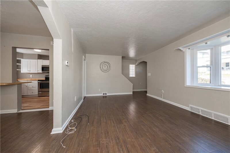 344 Mayville Ave — photo 3
