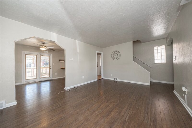 344 Mayville Ave — photo 4