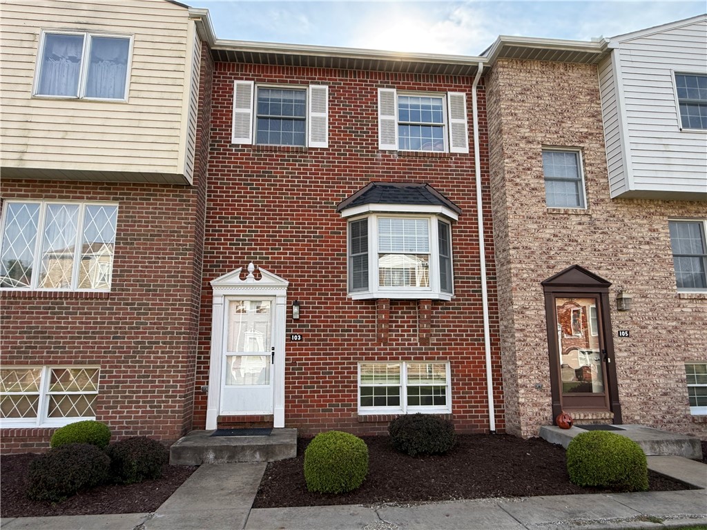 103 Canterbury Commons — photo 1
