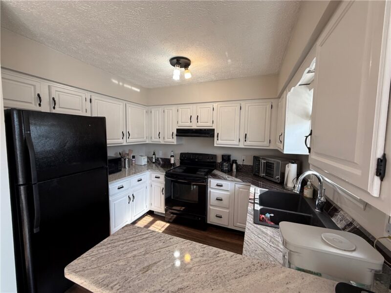 103 Canterbury Commons — photo 3