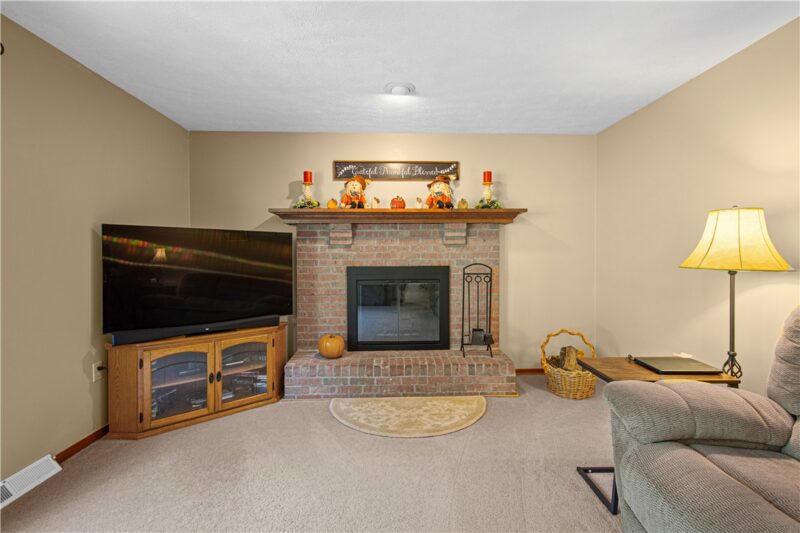 406 Mary Ln — photo 3
