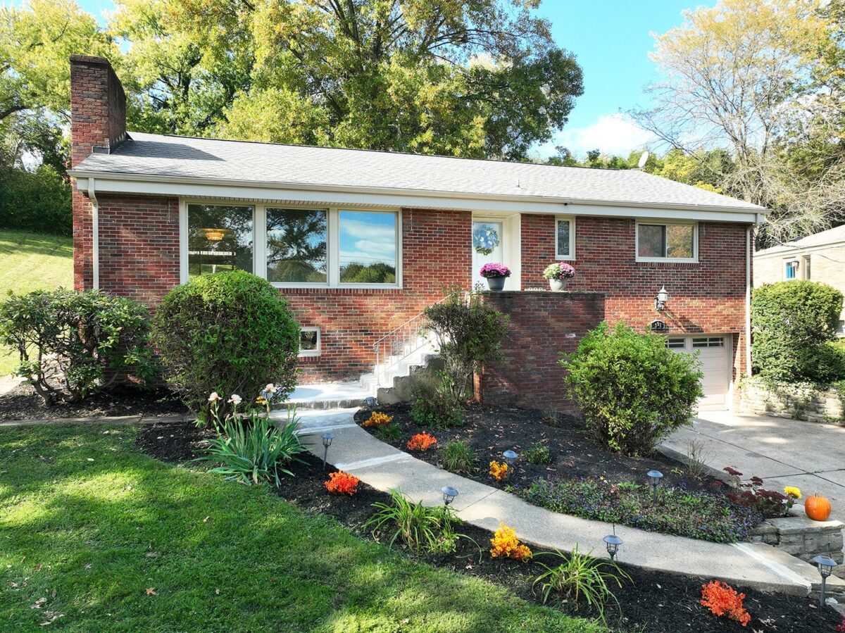998 Lakemont DRIVE — photo 1