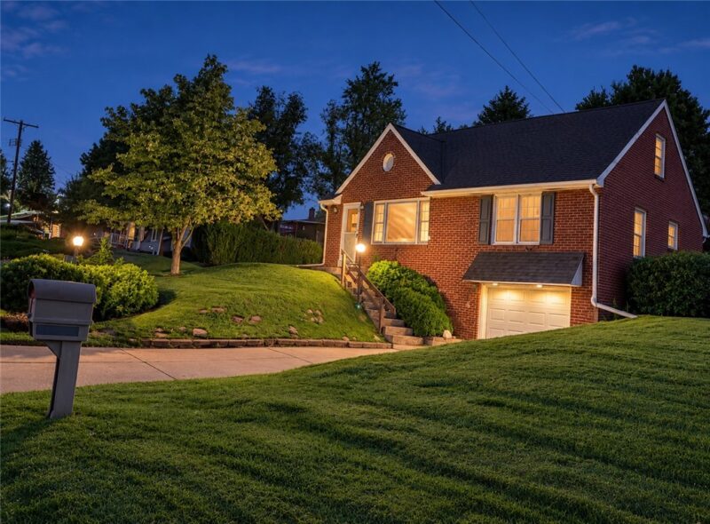 1774 Woodside Dr — photo 2