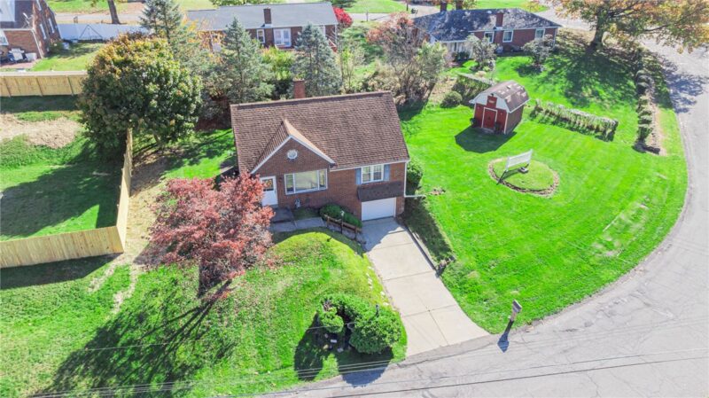 1774 Woodside Dr — photo 3