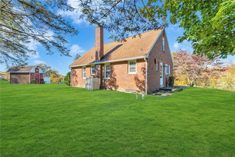 1774 Woodside Dr — photo 5