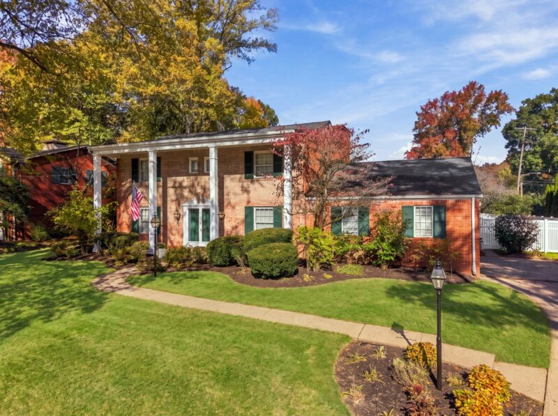 100 Thornberry DRIVE — photo 2