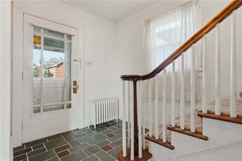 758 Vankirk St — photo 4