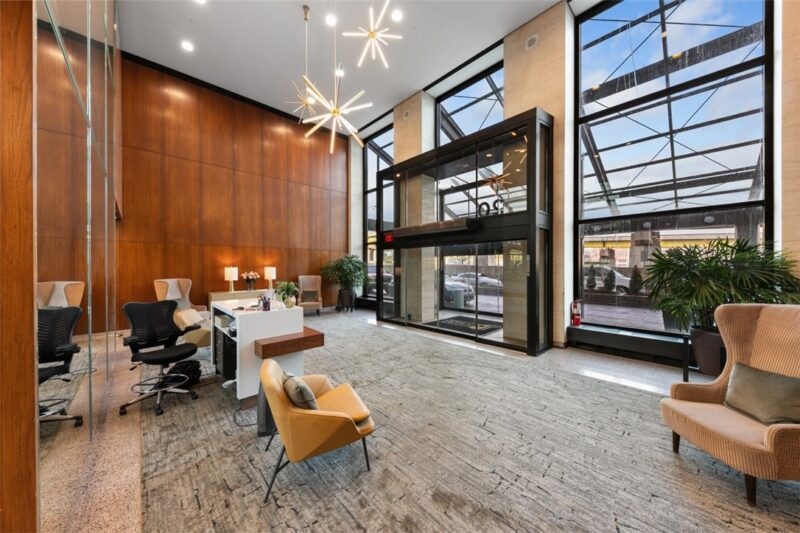 320 Fort Duquesne Blvd 8N — photo 2
